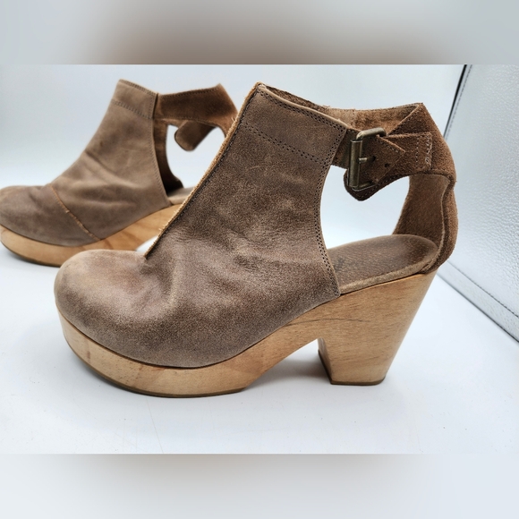 Free People Shoes - Free People Brown Leather Wood Platform Clog Sz 37
